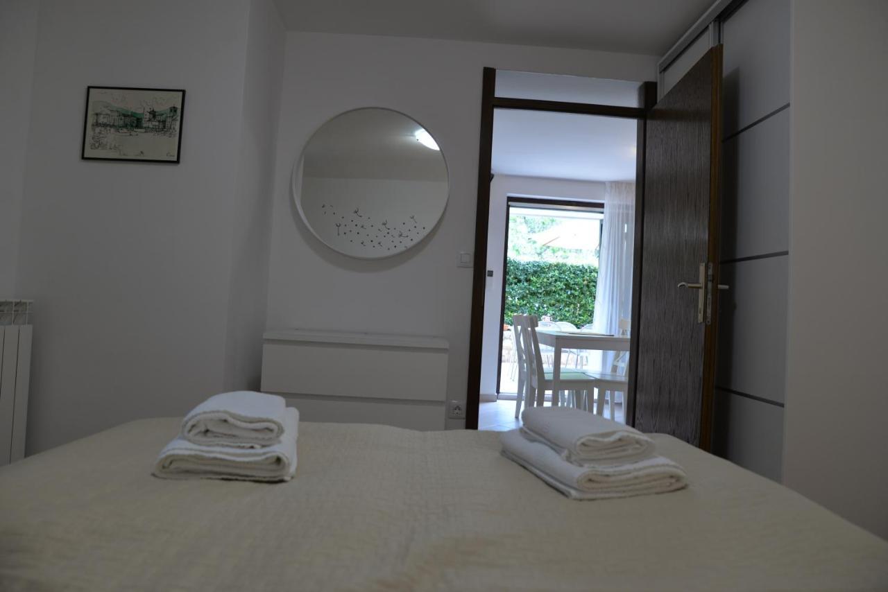 Apartments Palma & Pino Cres Exterior photo