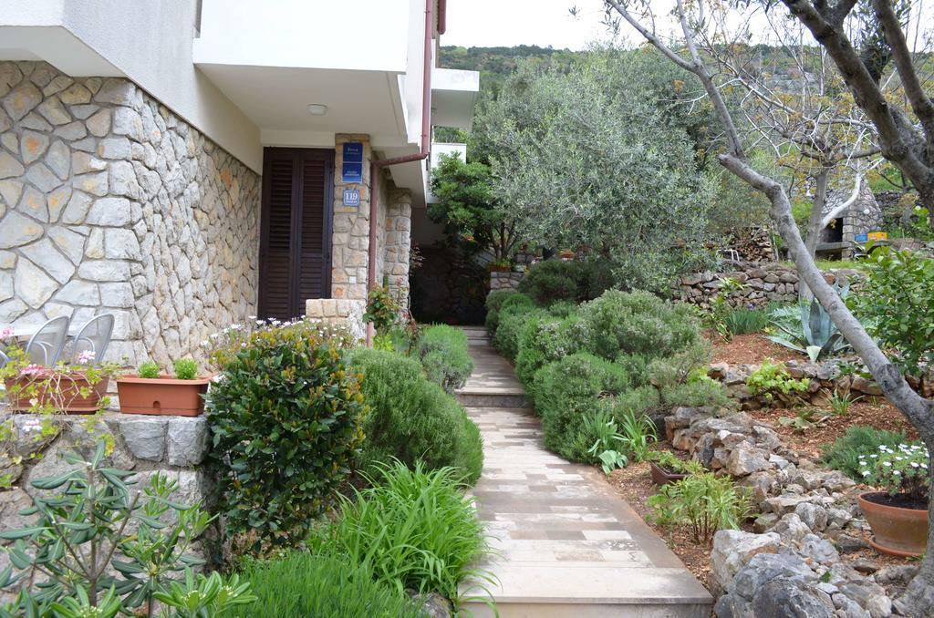 Apartments Palma & Pino Cres Exterior photo
